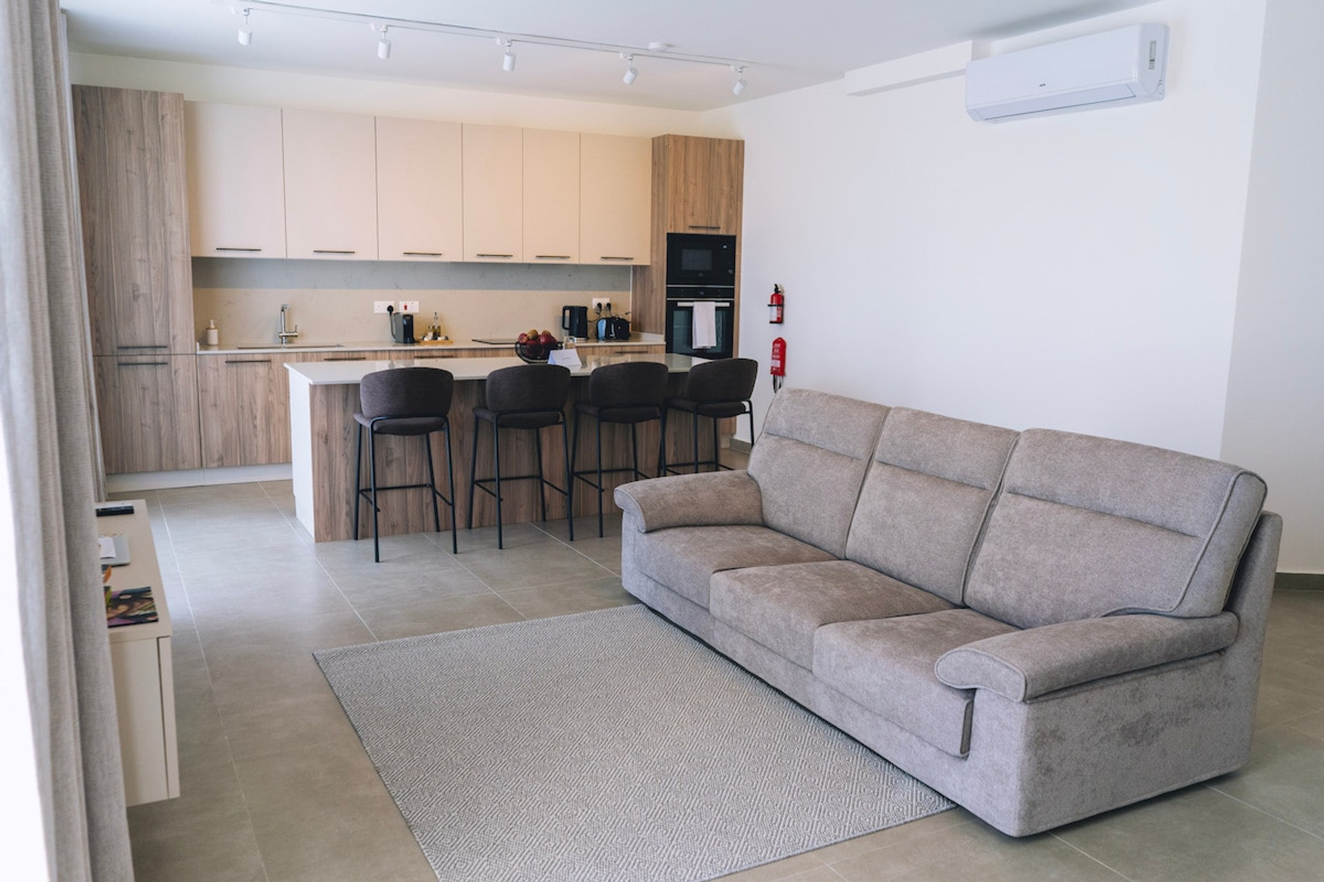 Living room image 4
