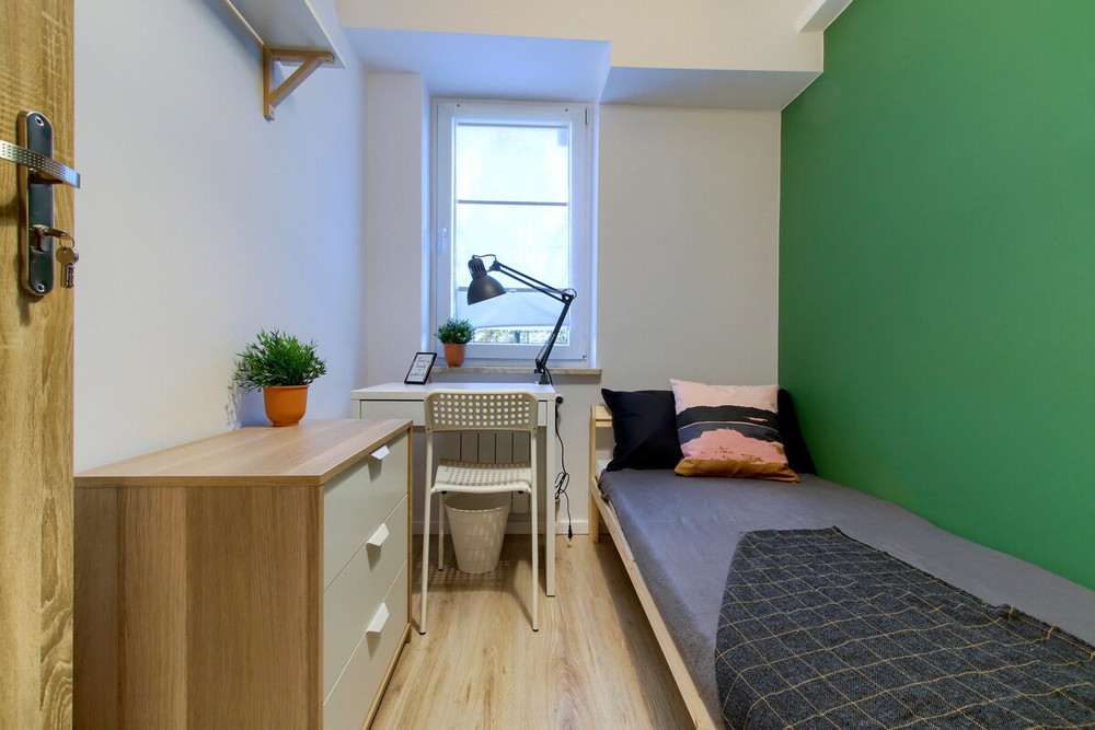 Tidy room in good location ready for new person! preview