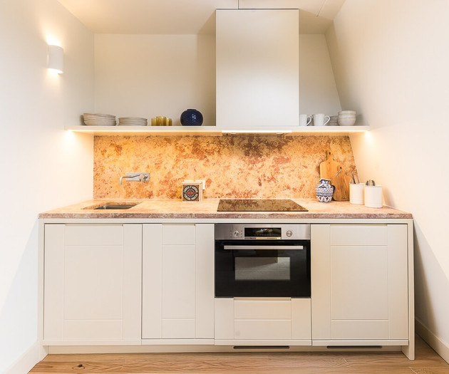 Full kitchen