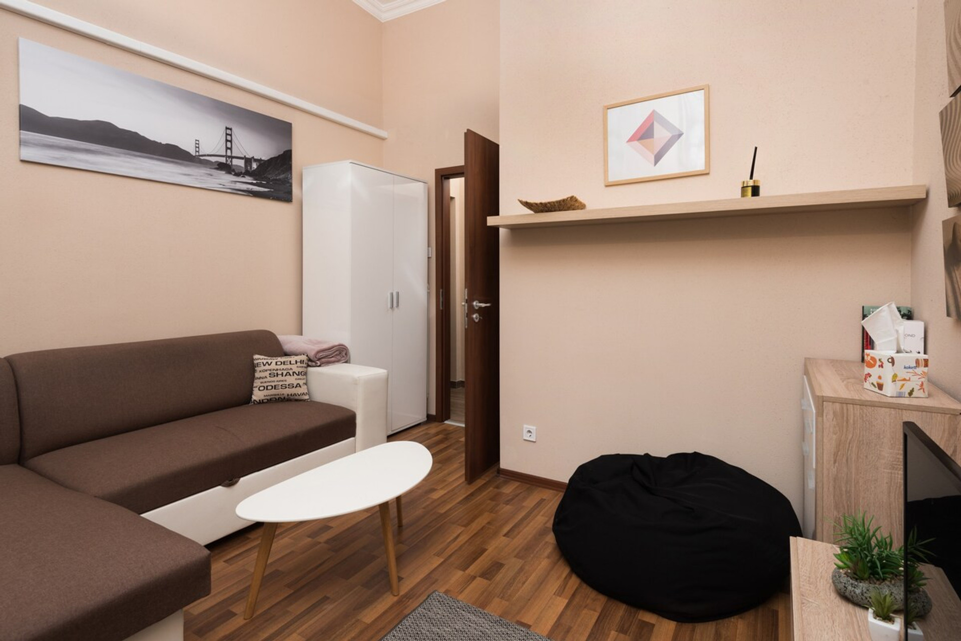 Living room image 2