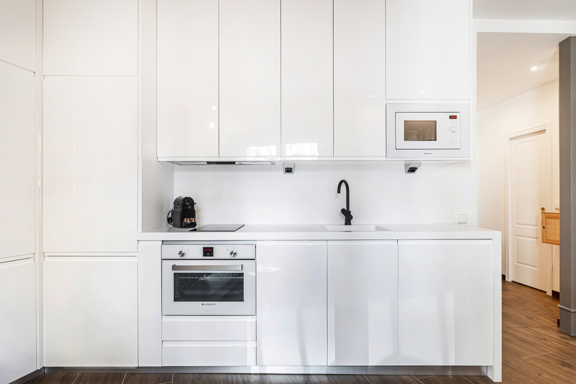 Fully equipped kitchen.