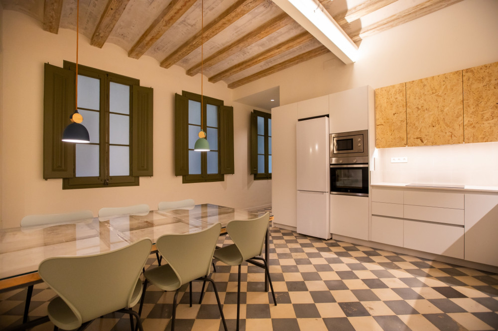 LL113 Delicious suite in renovated Co-living