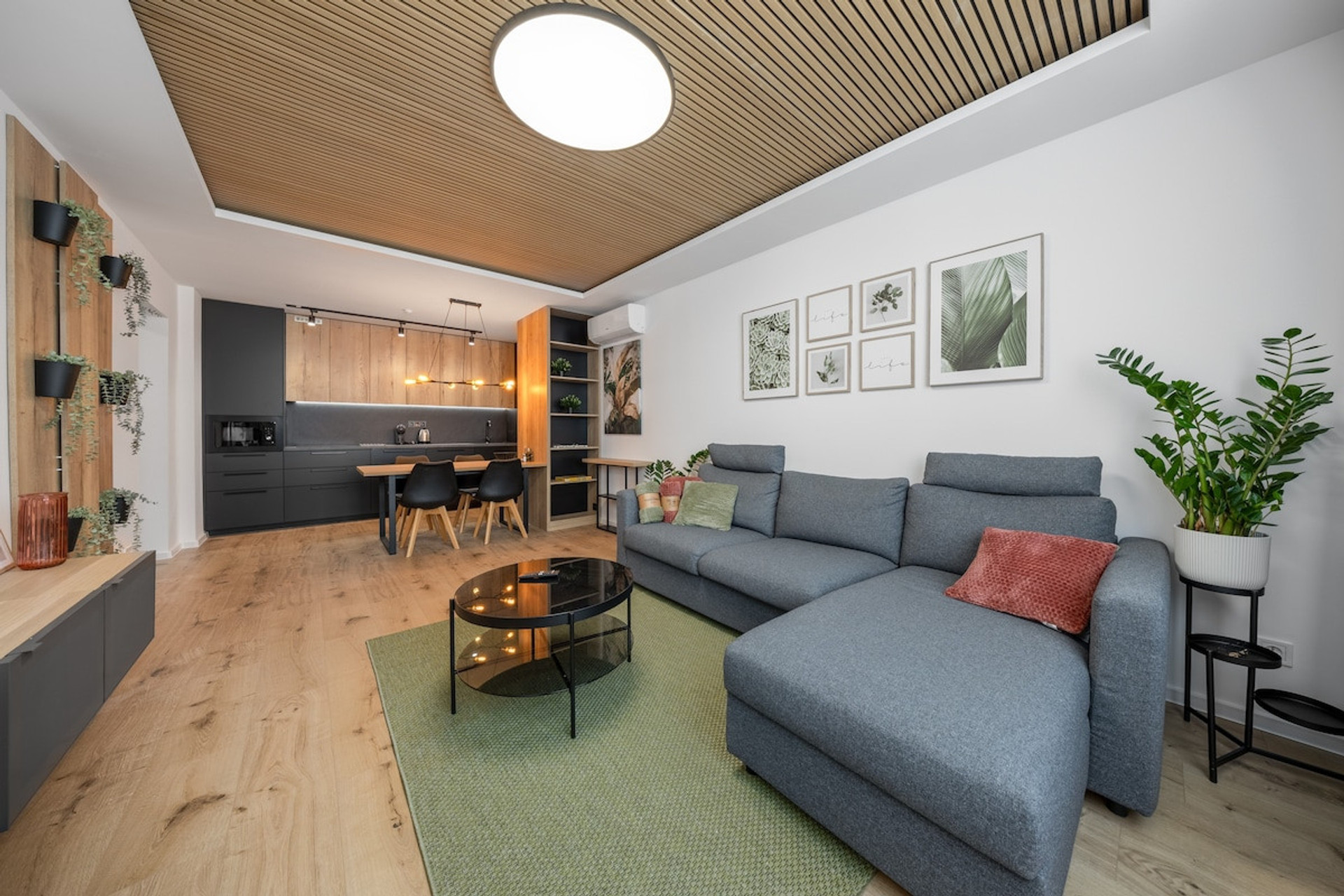 Living room image 1