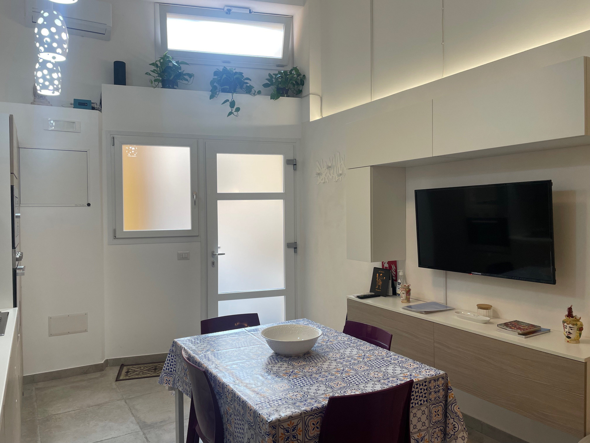Dining area TV unit bright