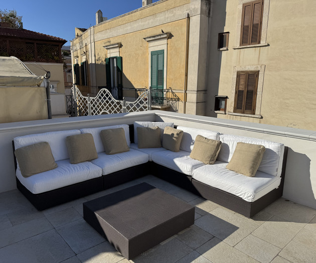 Charming Home with Terrace  & Jacuzzi in PUGLIA