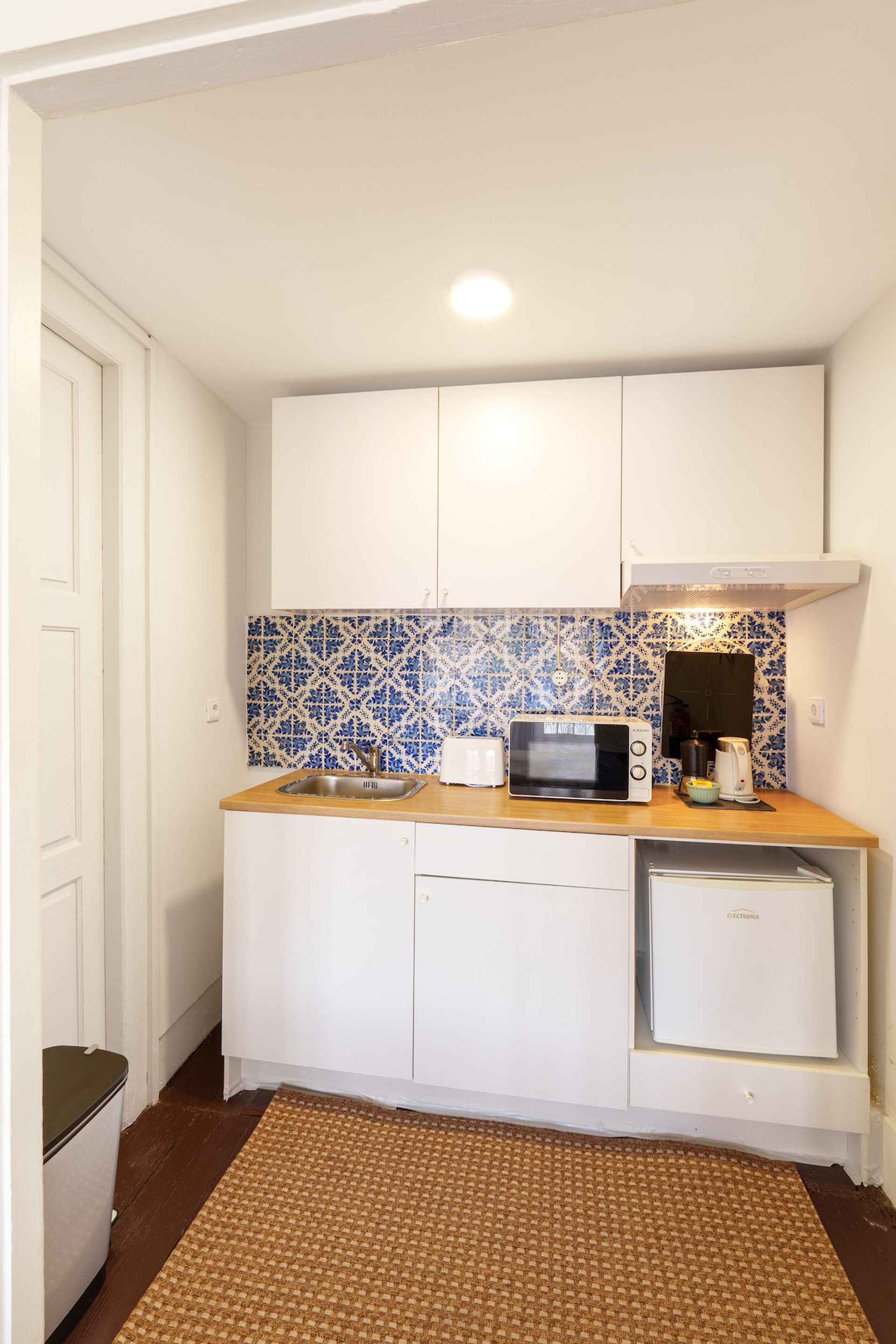Kitchenette image 1