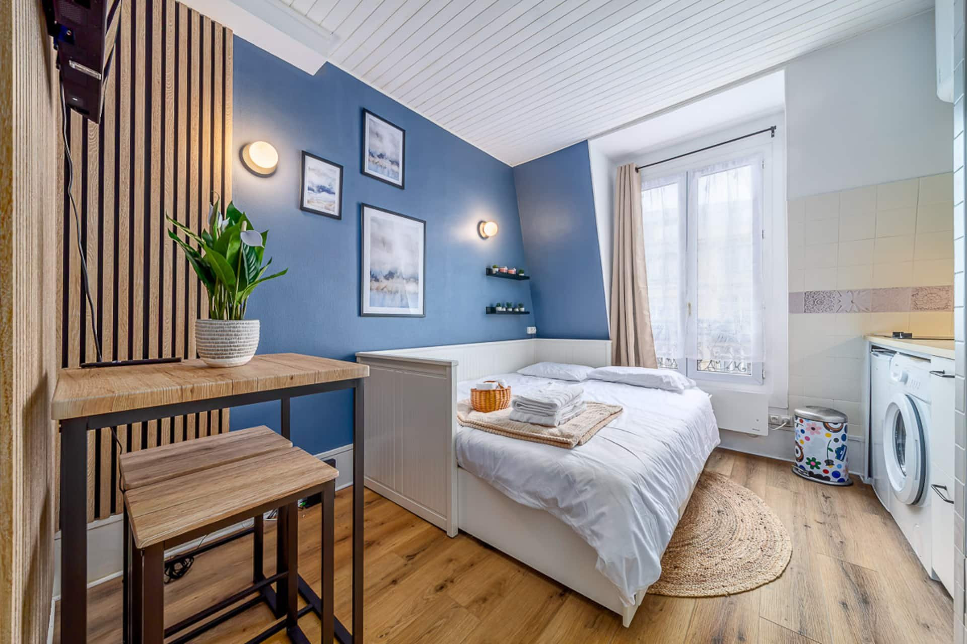 Bedroom with bed and towels