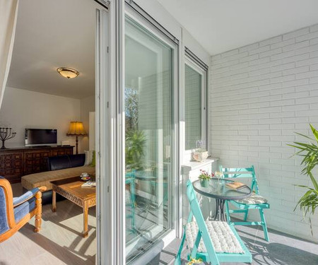 West Oasis With Terrace - Happy.Rentals