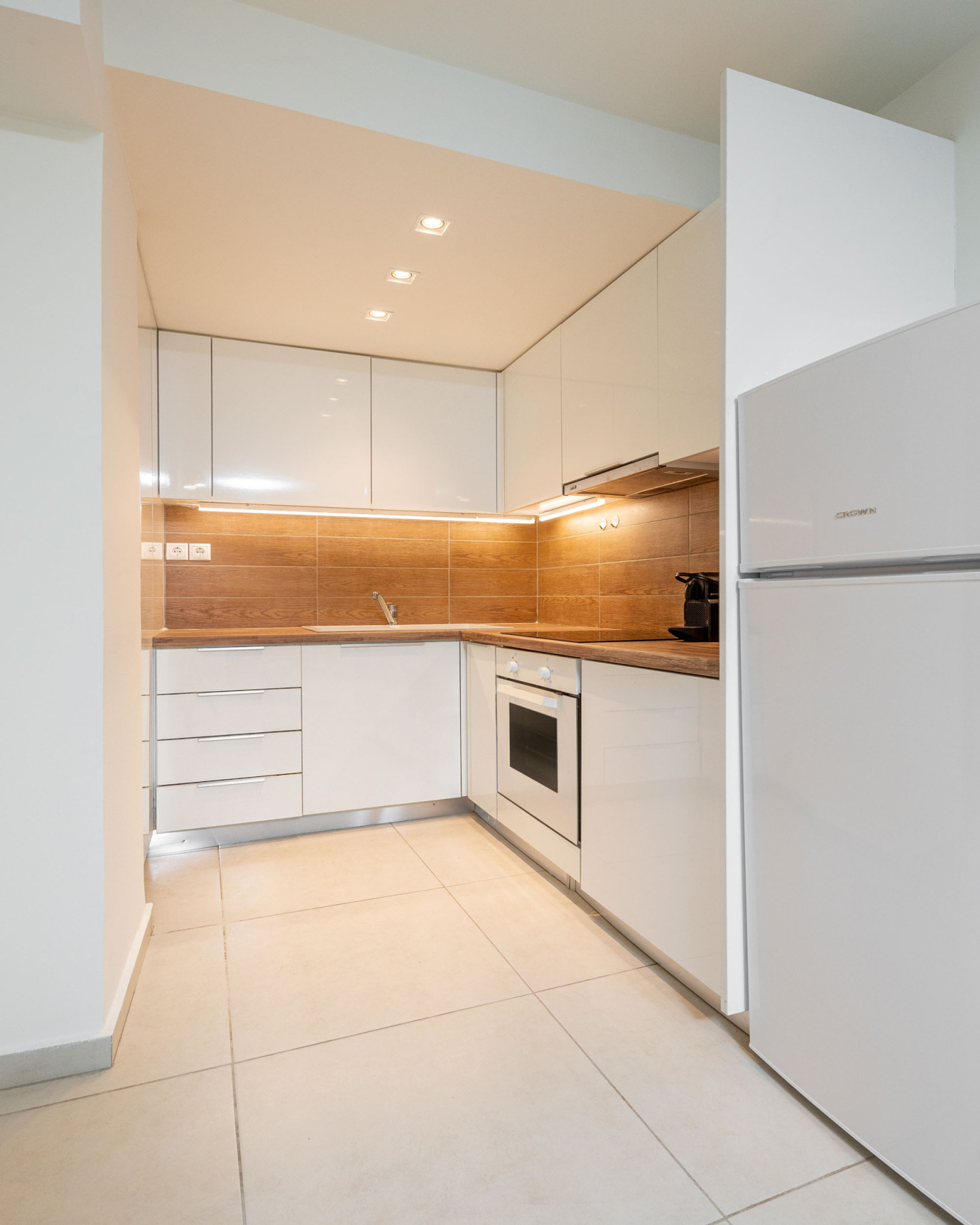 Fully equipped kitchen.