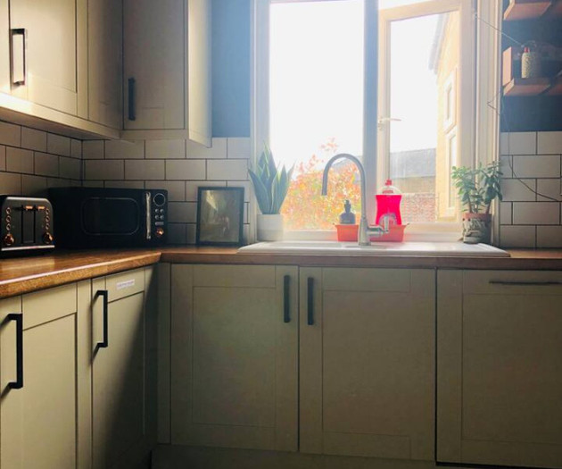 Central Mill Hill Home – Spacious 4BR Free Parking