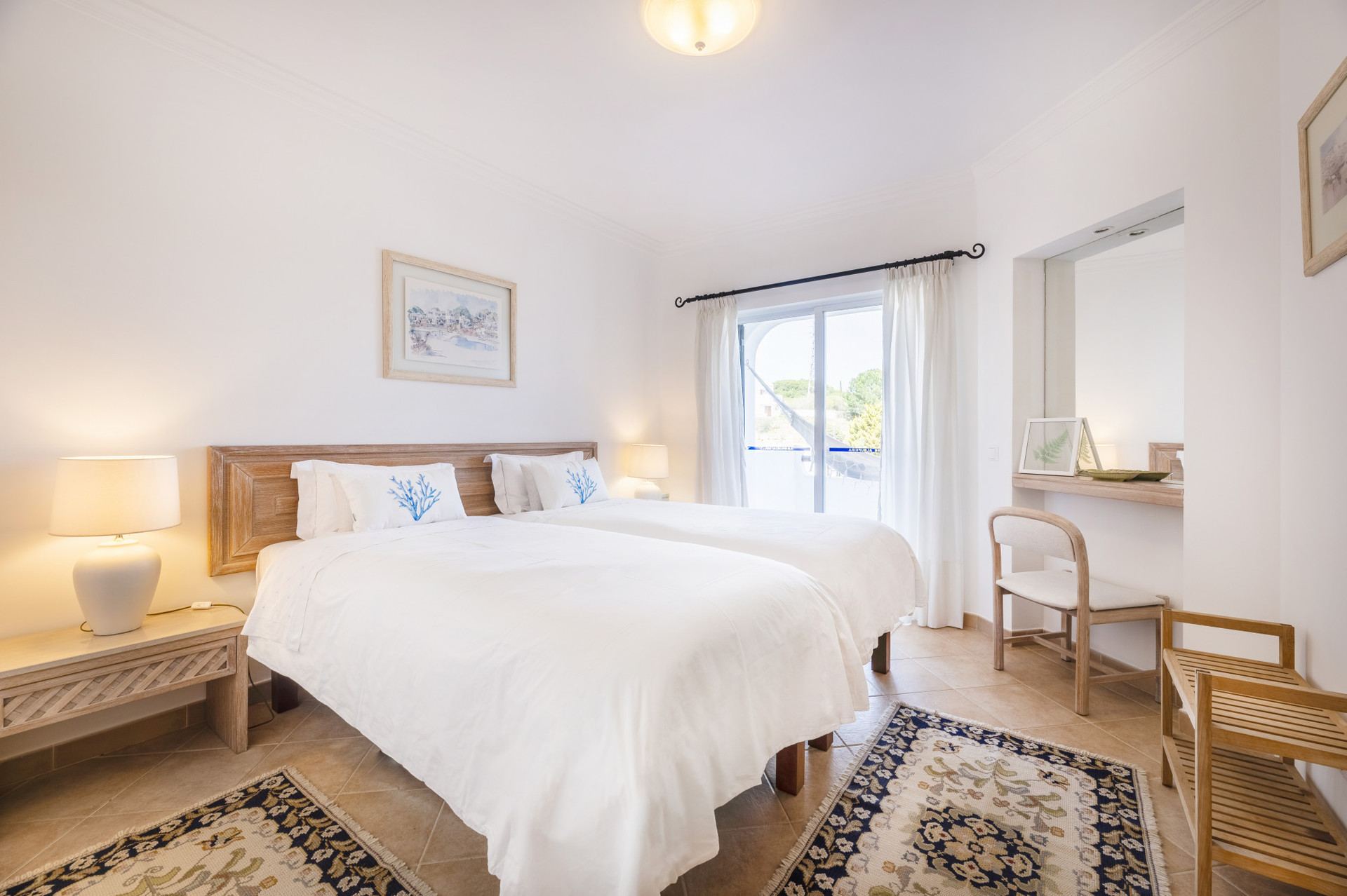 Bedroom with 2 Single Beds