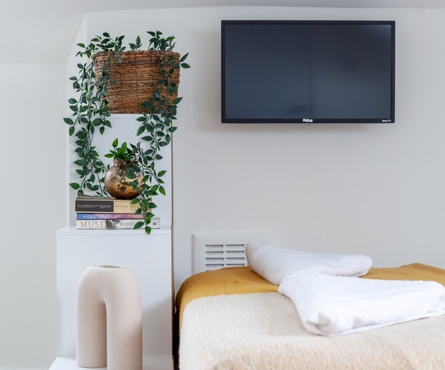 Chic & Charming Attic Studio, Finsbury Park 03