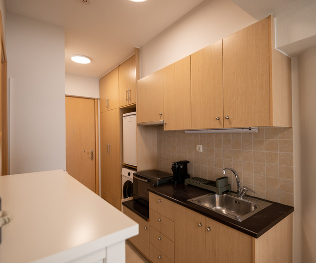ATOM | Minimal Apartment with Parking & WiFi