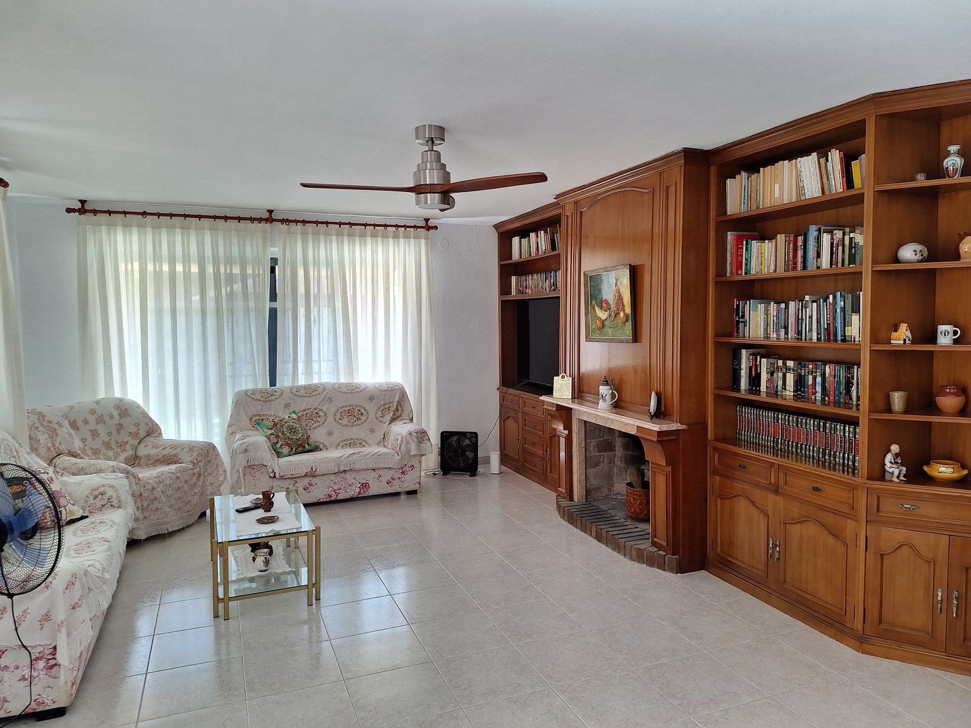 Living room with fireplace bookshelf