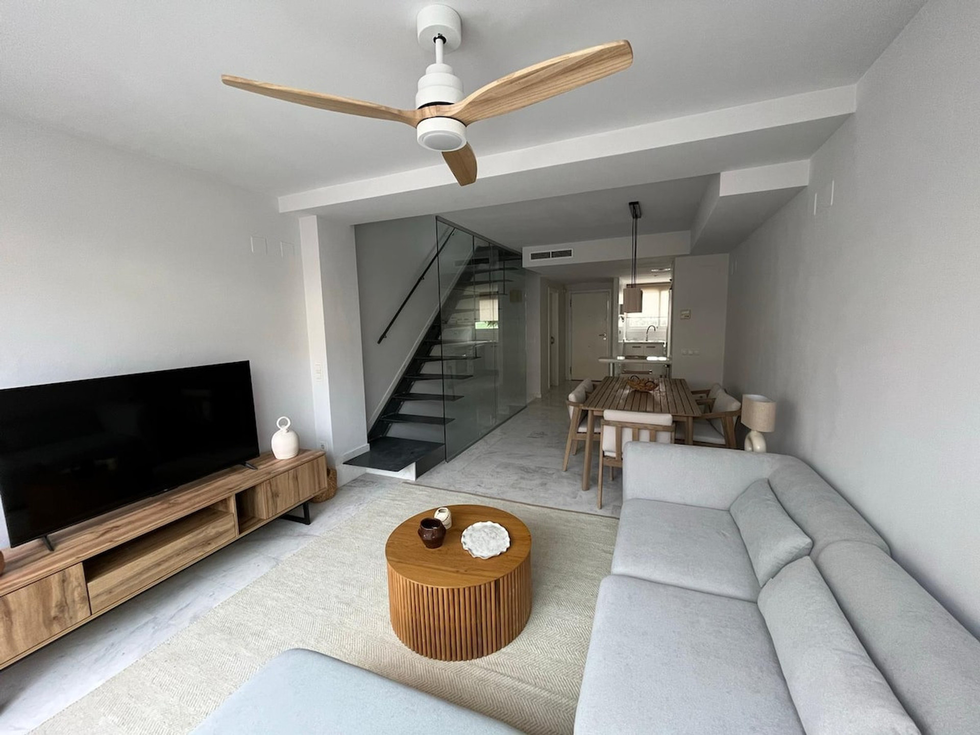 Living room image 1