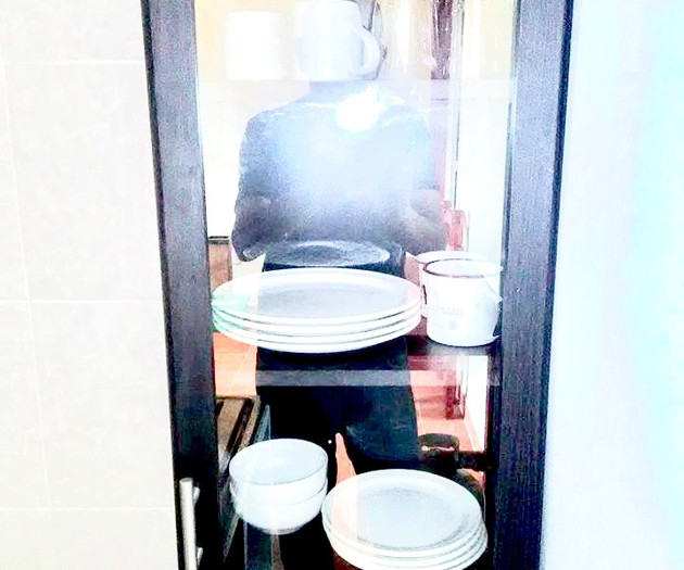 Flat 1/3_ 500mbps Wifi, Desk with office chair