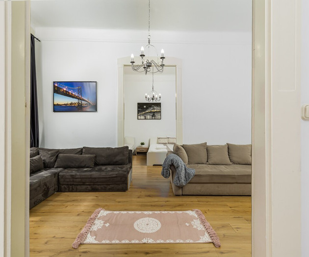 Extensive For Downtown Lovers!