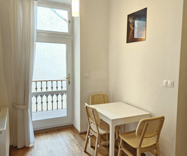 1kk 52m2 u metra Anděl Praha 5