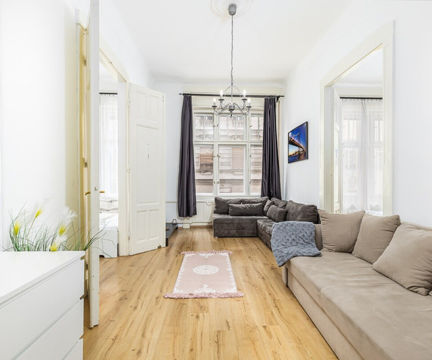 Extensive For Downtown Lovers!