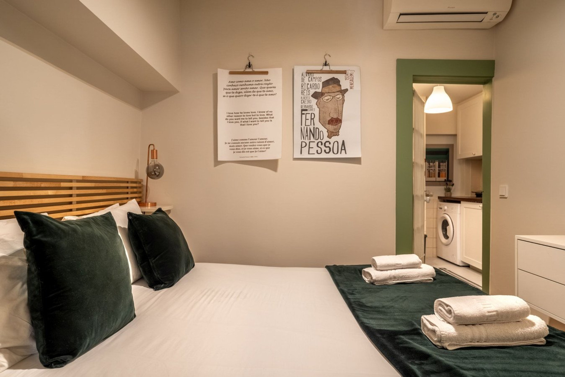 Double bedroom with headboard