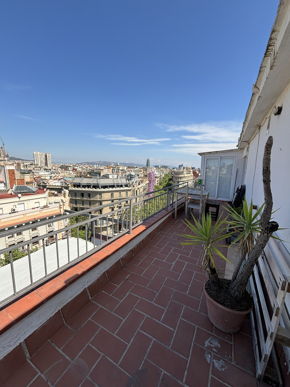 Sunny terrace Attic in BCN city centre preview