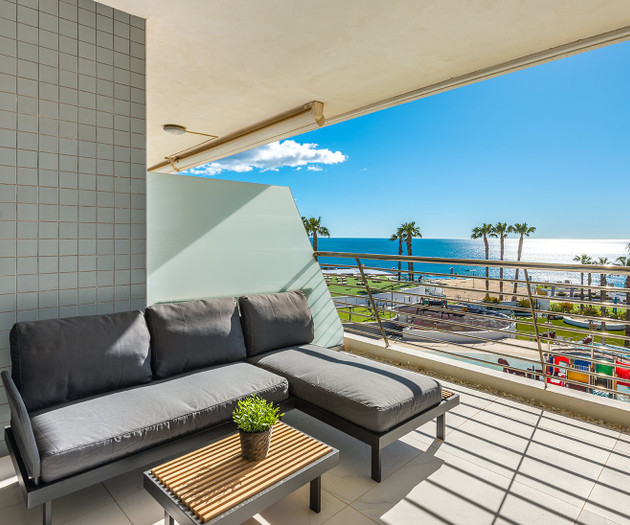 Luxury Beachfront Apt | Heated Pool, Gym & Seaview