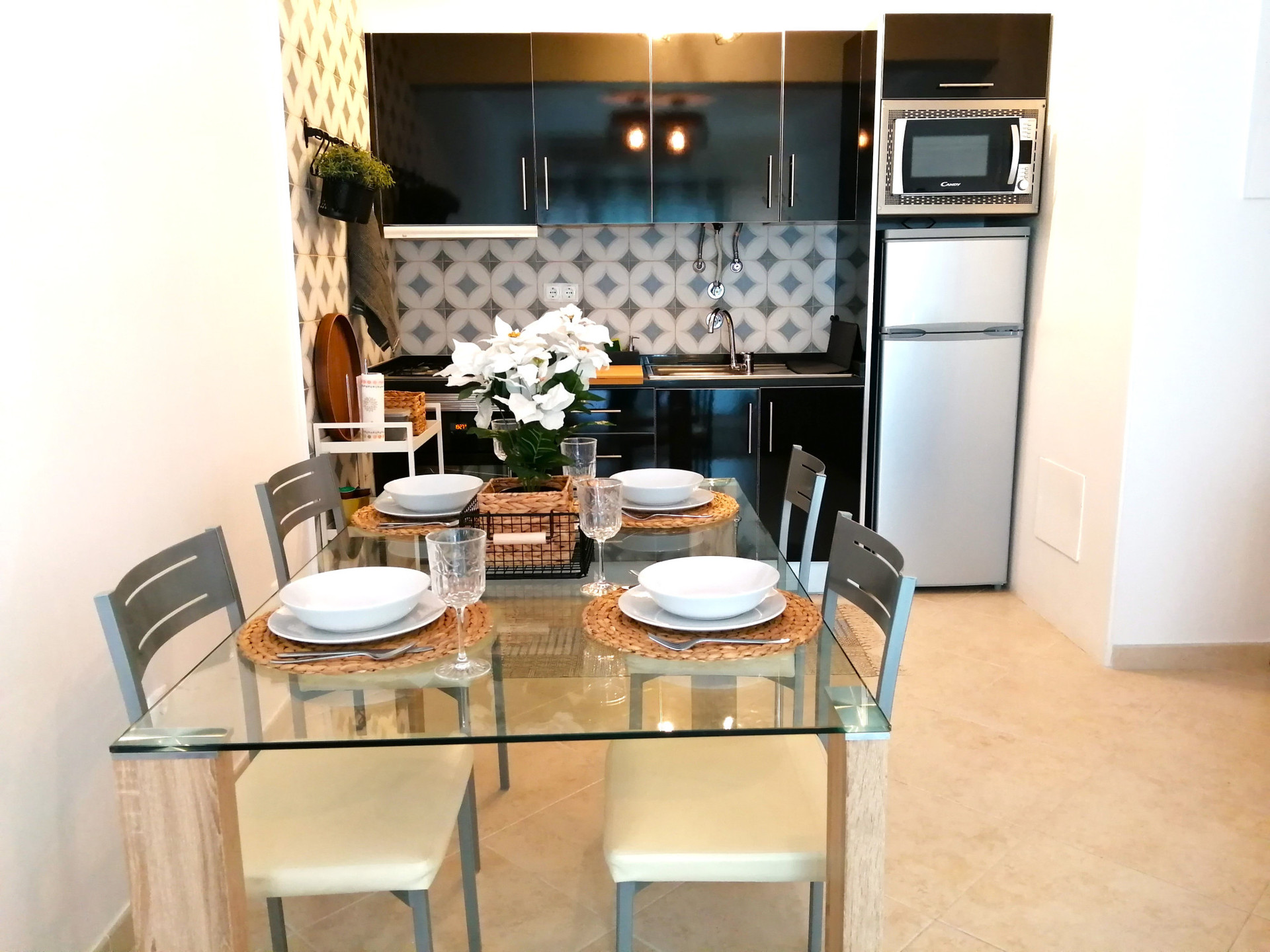 Zona de Refeições e Cozinha Equipada