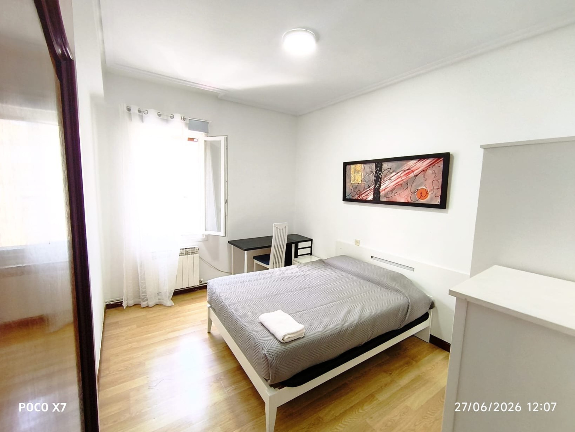 Bright double bedroom with window