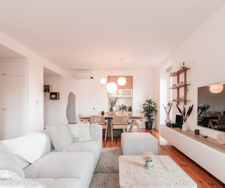 Sunny and spacious 2 bed home in Lisbon