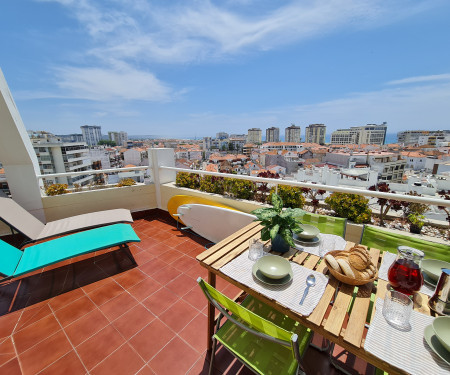 Sunny penthouse in Costa da Caparica