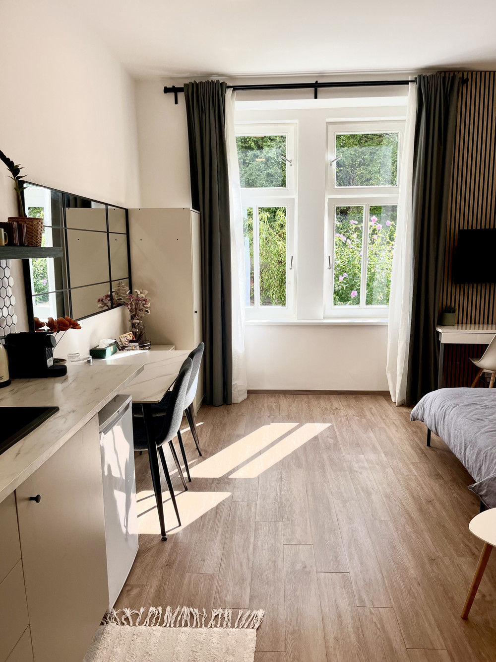 Modern studio close to city centre preview