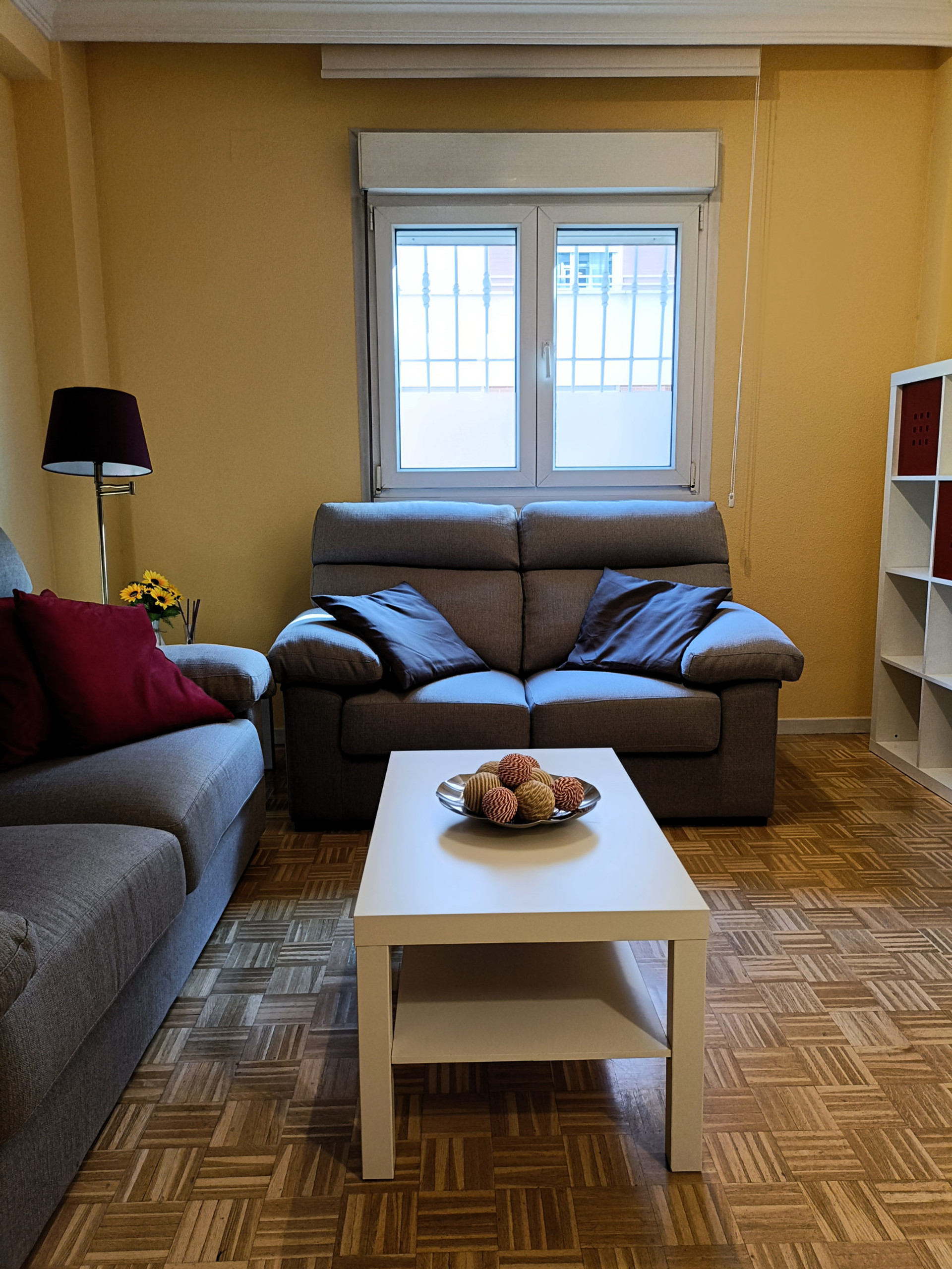 Sala con 2 cómodos sofás 