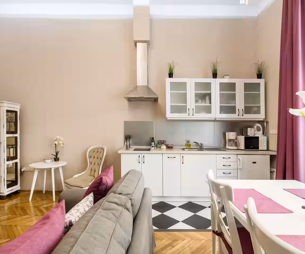 Vintage DIY home near the Basilica