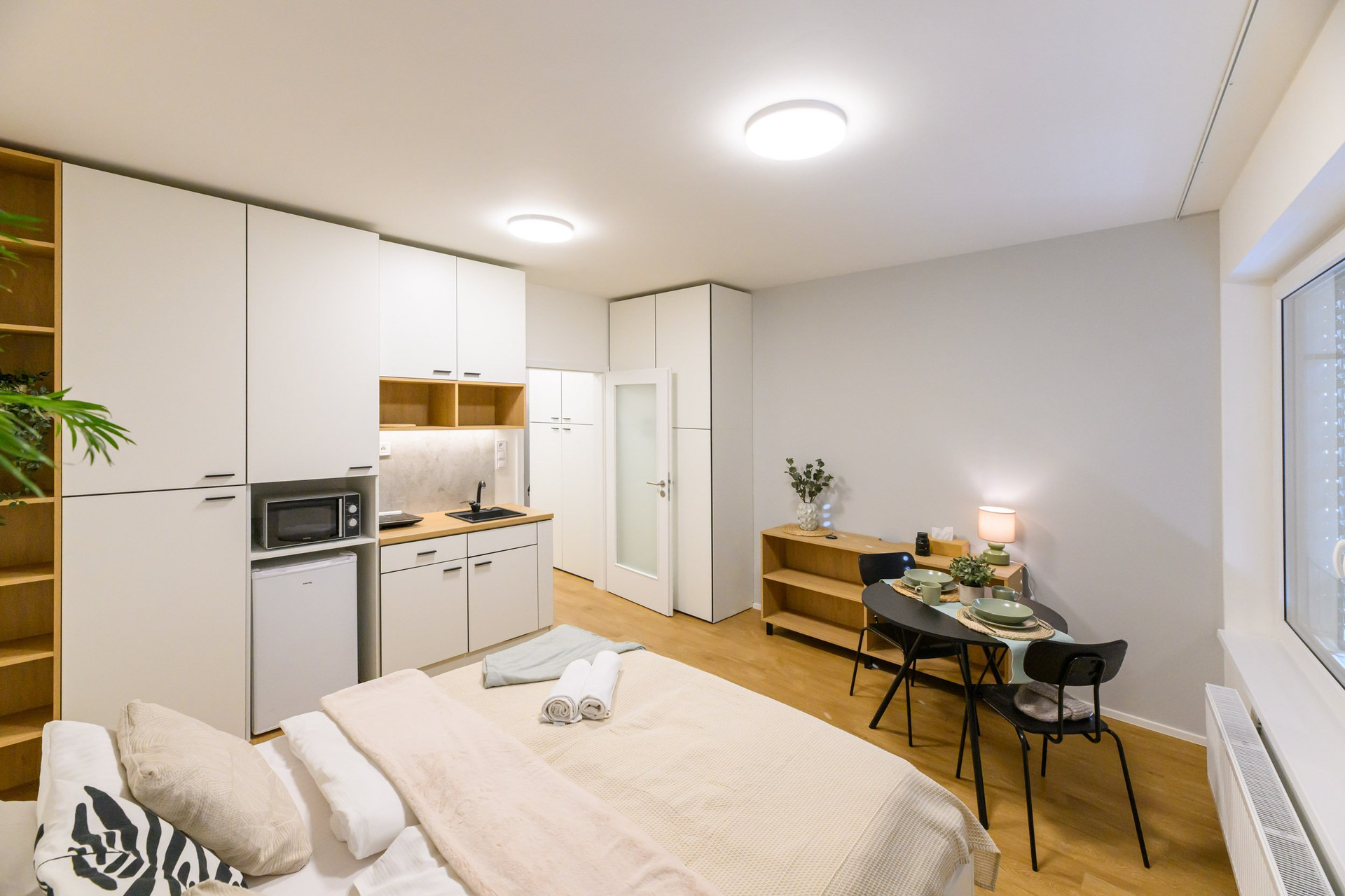 Open studio with kitchen and dining