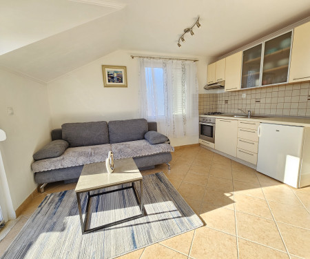 Sunny flat in Cavtat with sea view