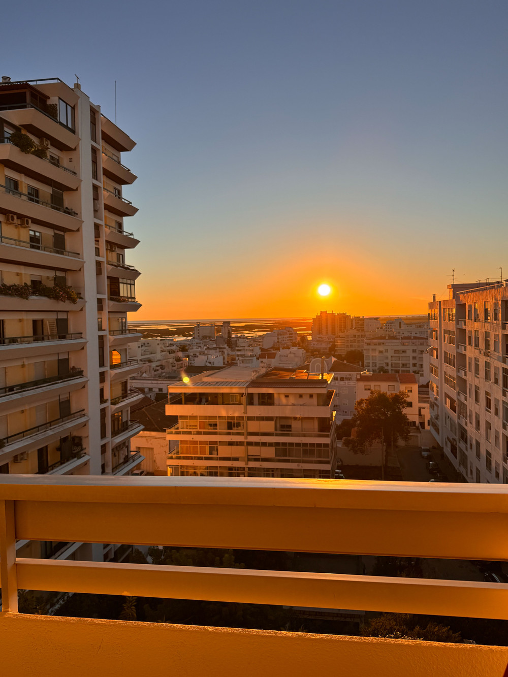 Modern 2BDR with Sunset Views – Faro Center preview
