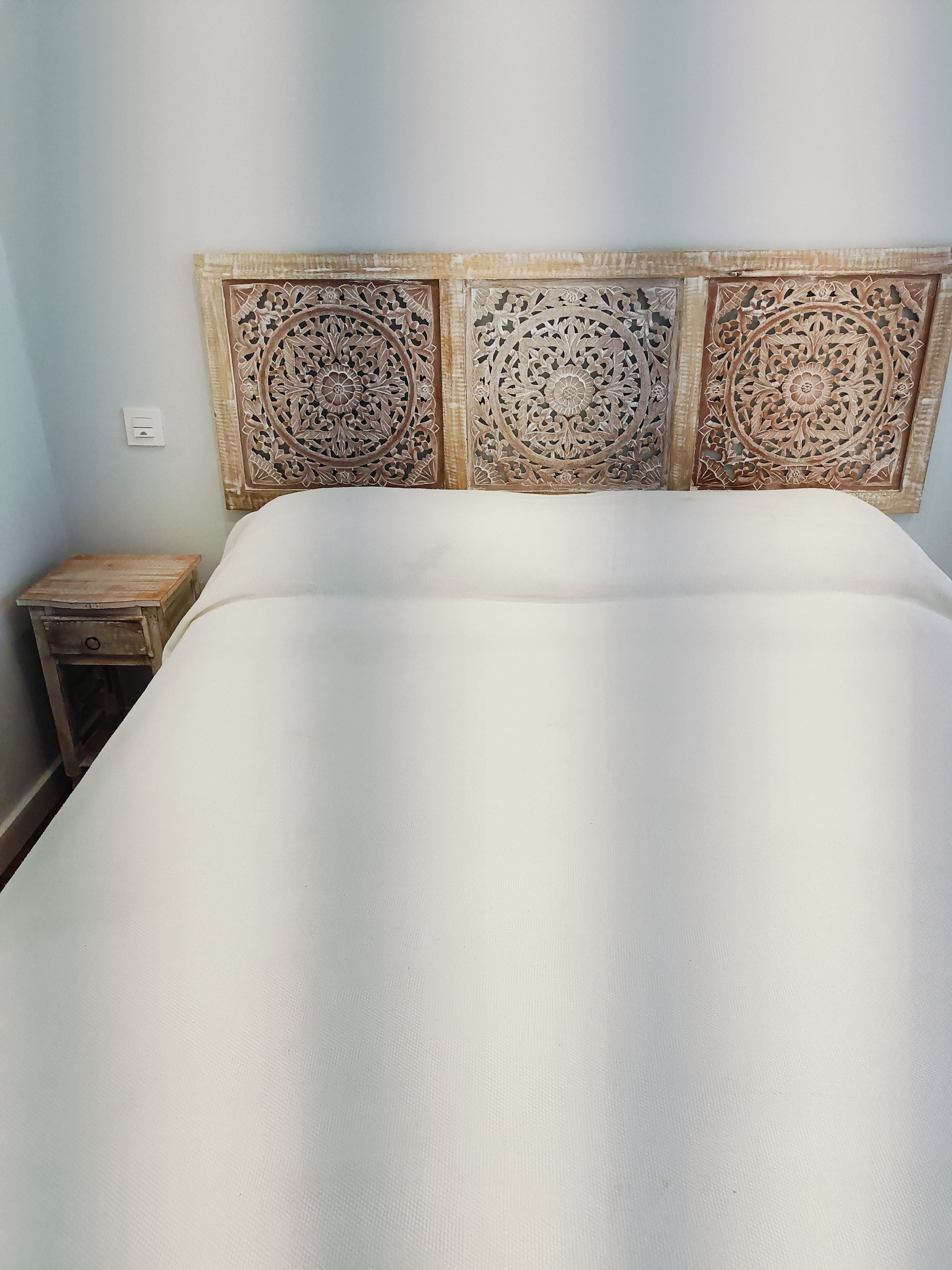 Cama con colchón cómodo de calidad