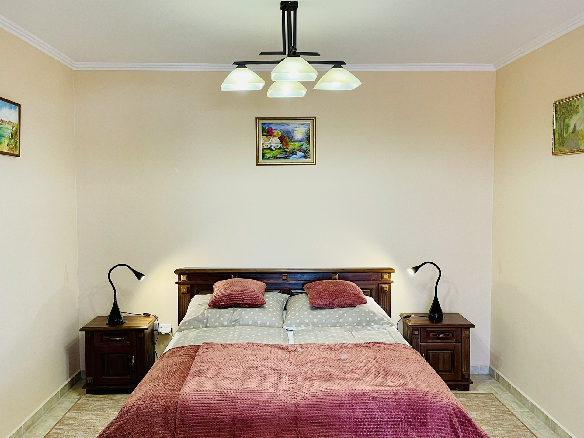 Bedroom with double bed