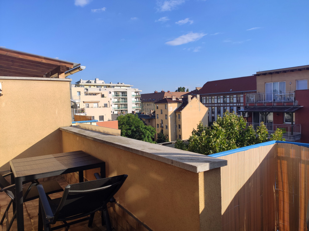 Sunny modern, warm, well-equipped flat in Budapest preview