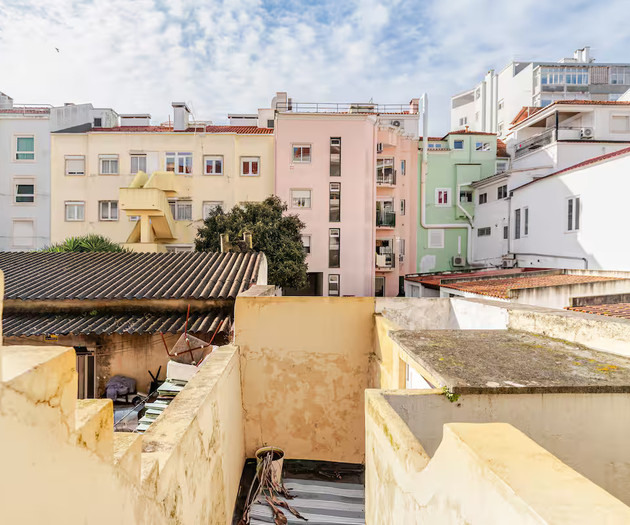 Bright 2-Bedroom Apartment with Terrace near Rato