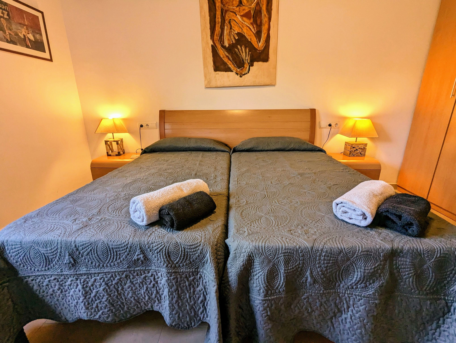 Habitación con 3 camas de 90cm