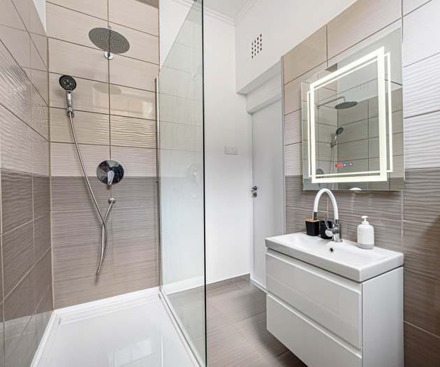 2 BEDROOM APARTMENT NEAR THE OPERA HOUSE