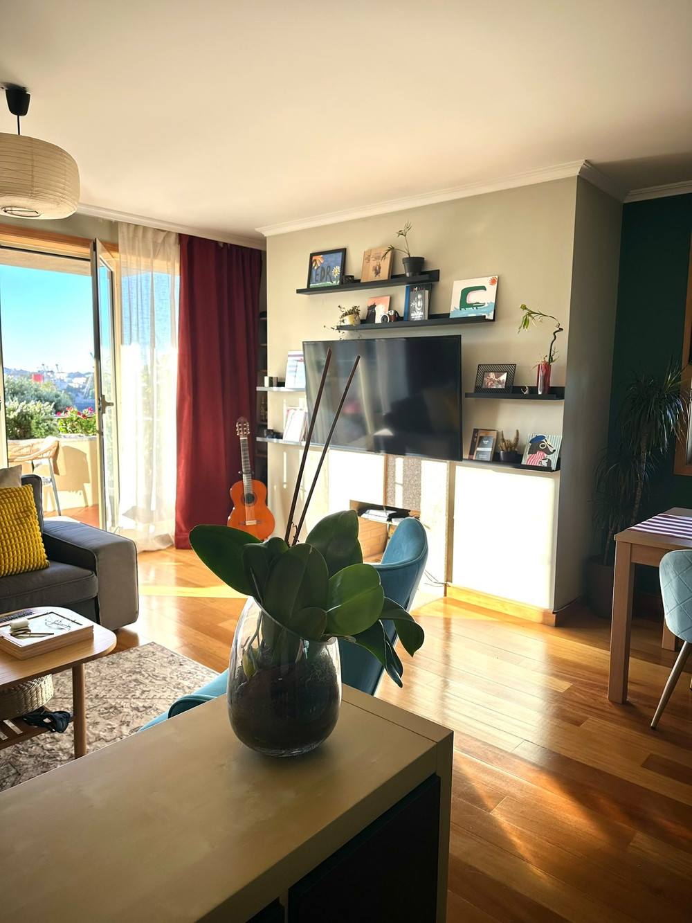 Luminous 2 Bedroom Apartment near the beach preview