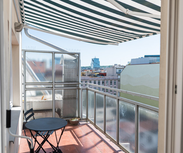 Bright Designer 1-BR Ap. with Spacious Balcony