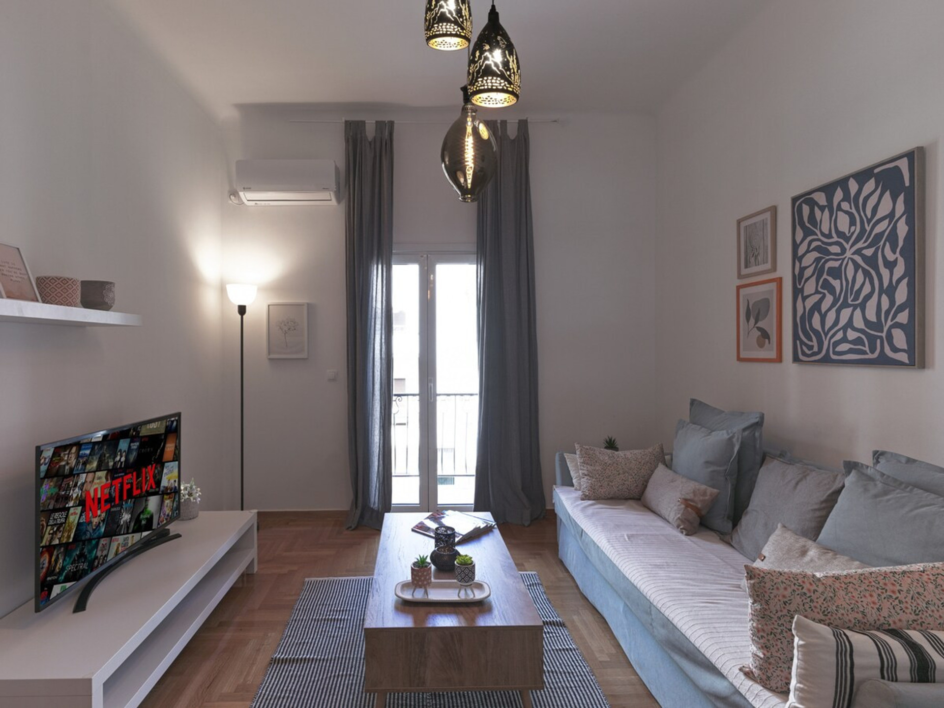 Living room image 3