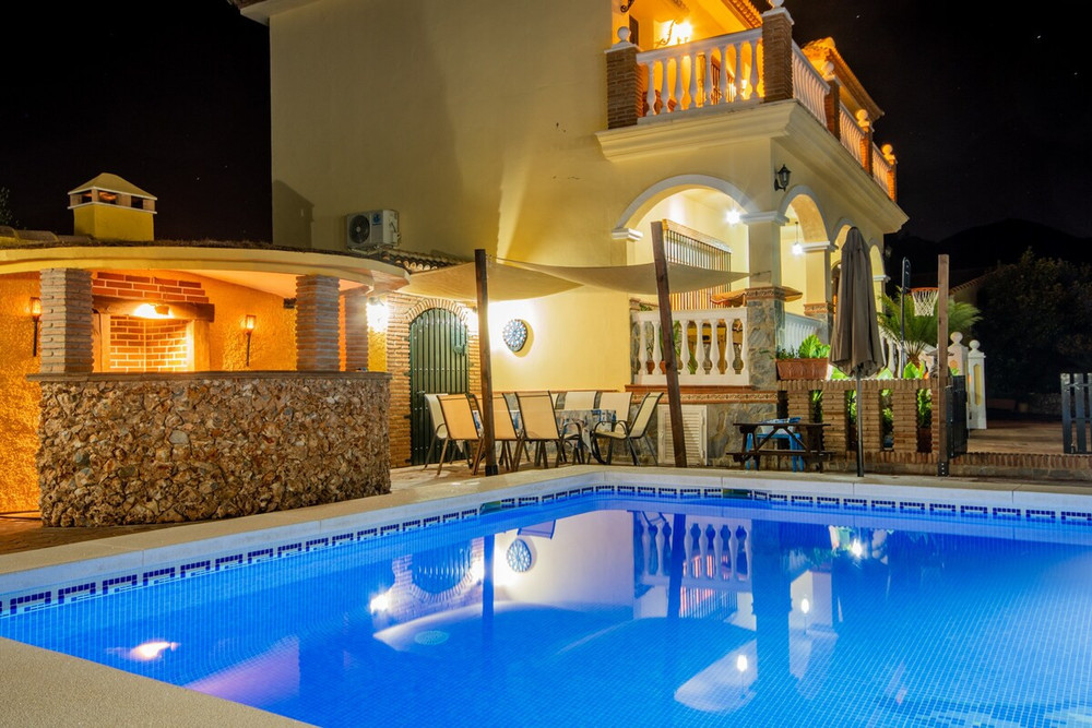 Cubo's Villa Torre Encina preview