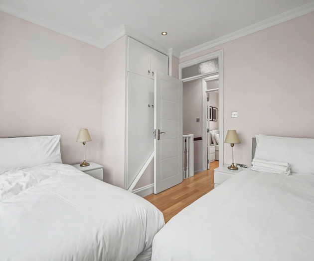 3 Bed Luxury House with Patio in London City
