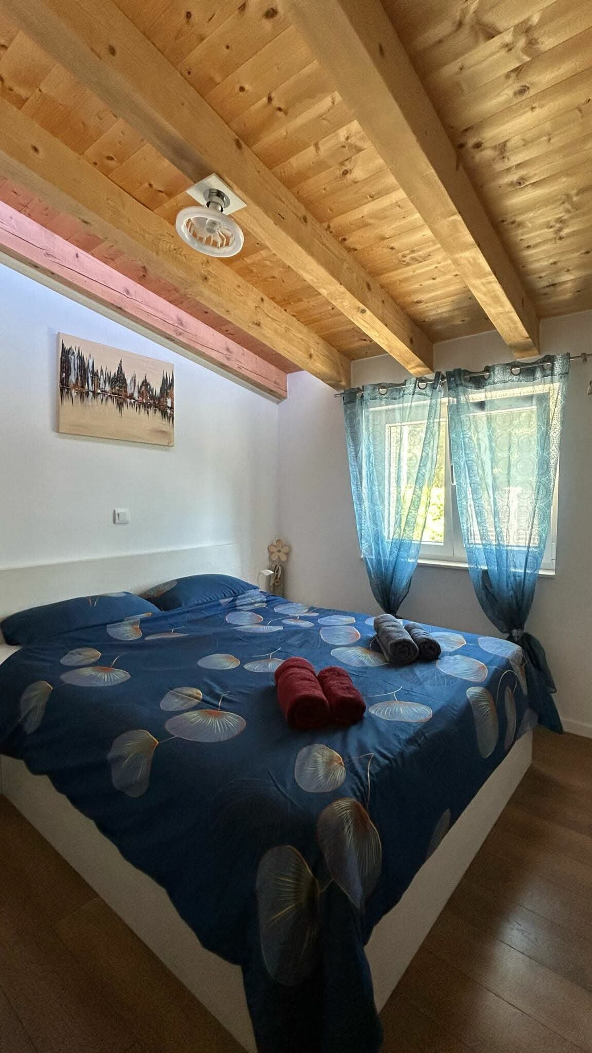Double bedroom with blue bedding