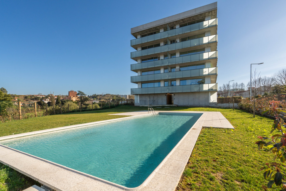 Colourful Luxurious Flat w/ Balcony & Pool