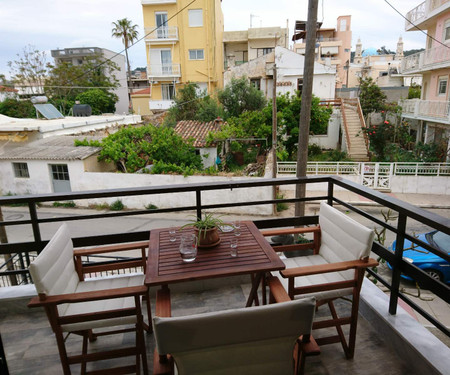 Bright apartment with 2 balconies in Chania